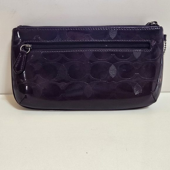 Purple Coach purple plum mini bag wristlet patent leather embossed - Picture 2 of 14